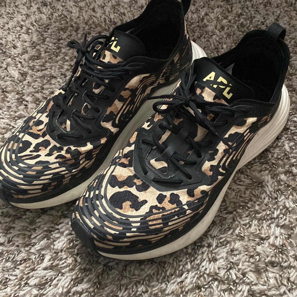 APL streamline sneaker